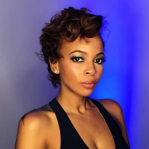 Meet your Posher, Adrianna